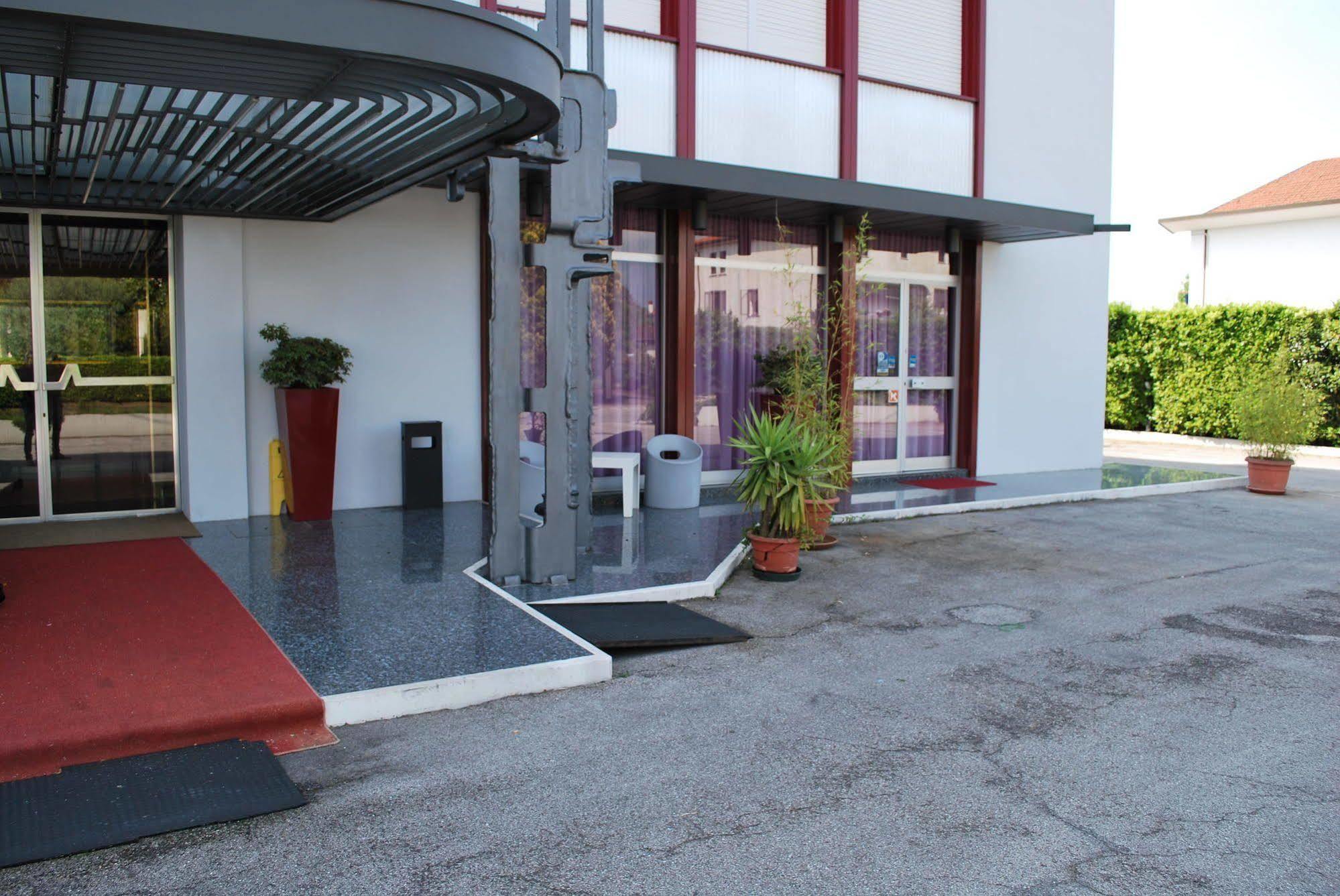 Hotel Ariane Thiene Extérieur photo