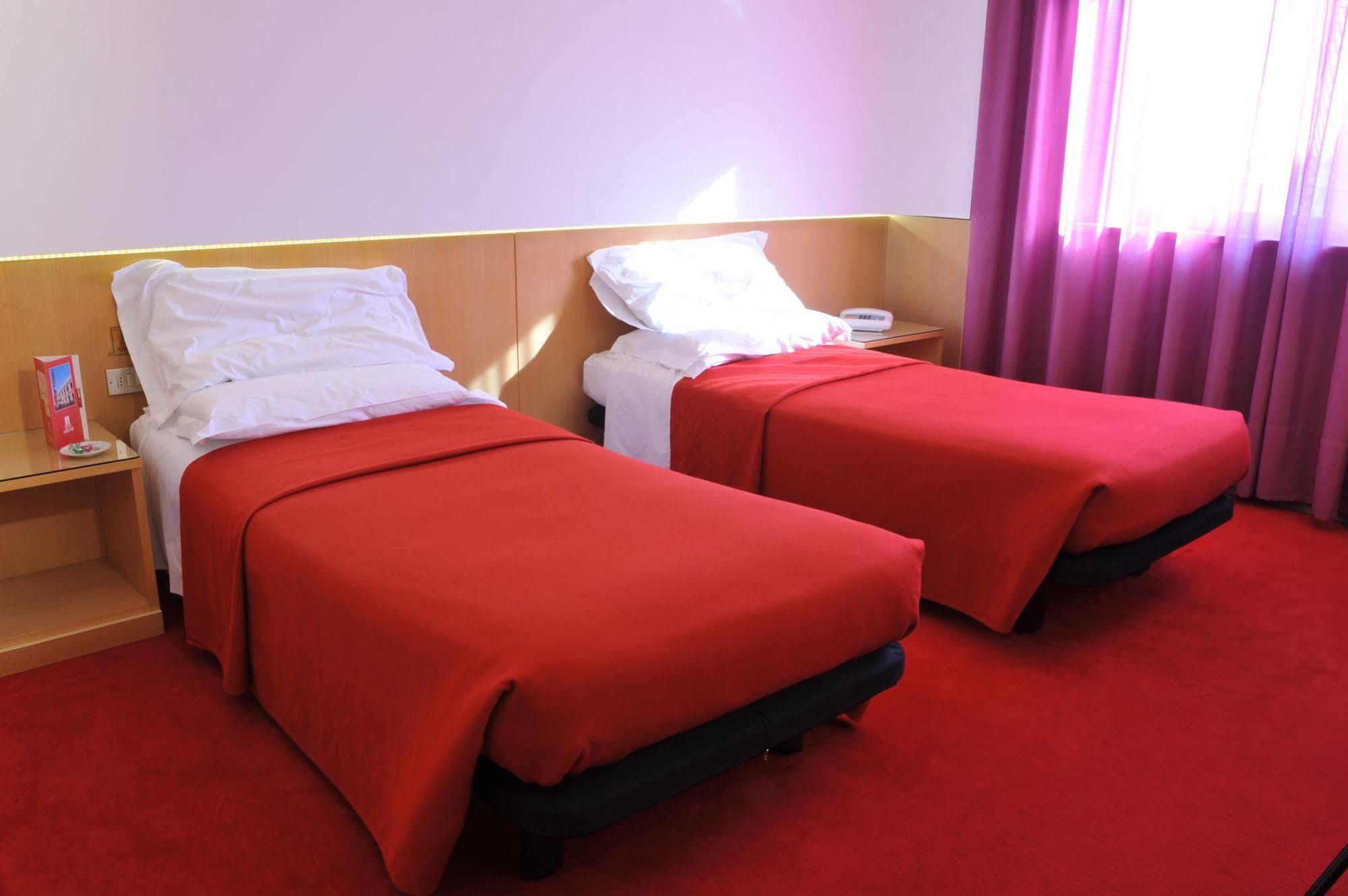 Hotel Ariane Thiene Extérieur photo