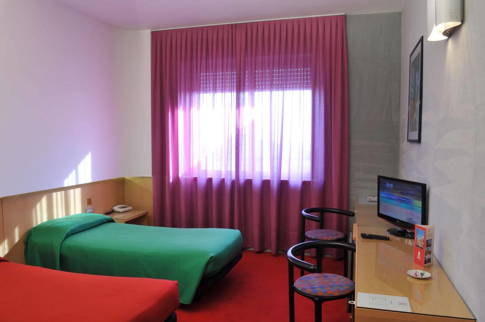 Hotel Ariane Thiene Extérieur photo
